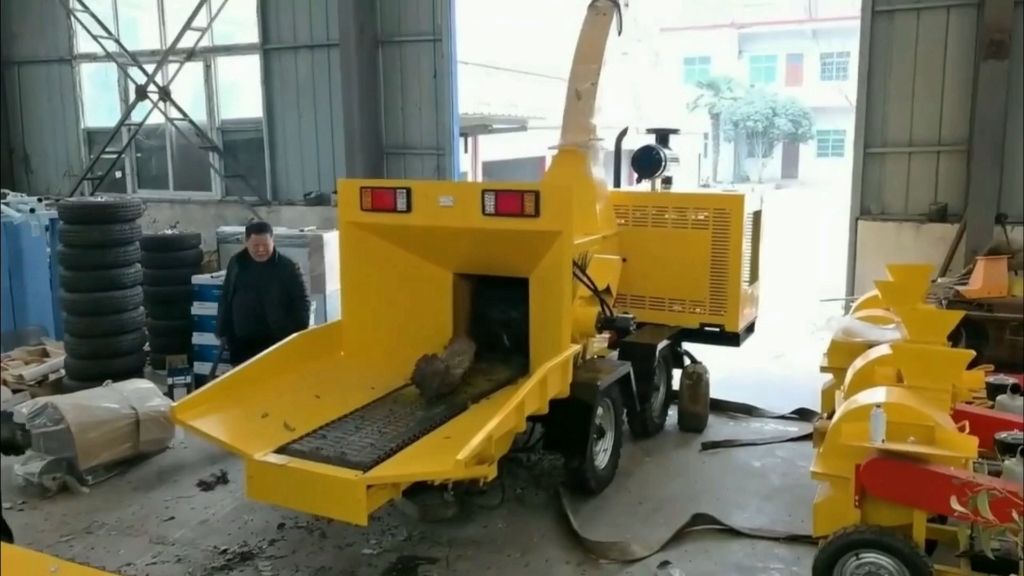 园林绿化树枝粉碎机配4102柴油机链板进料快捷时产3-5吨出料直接上车