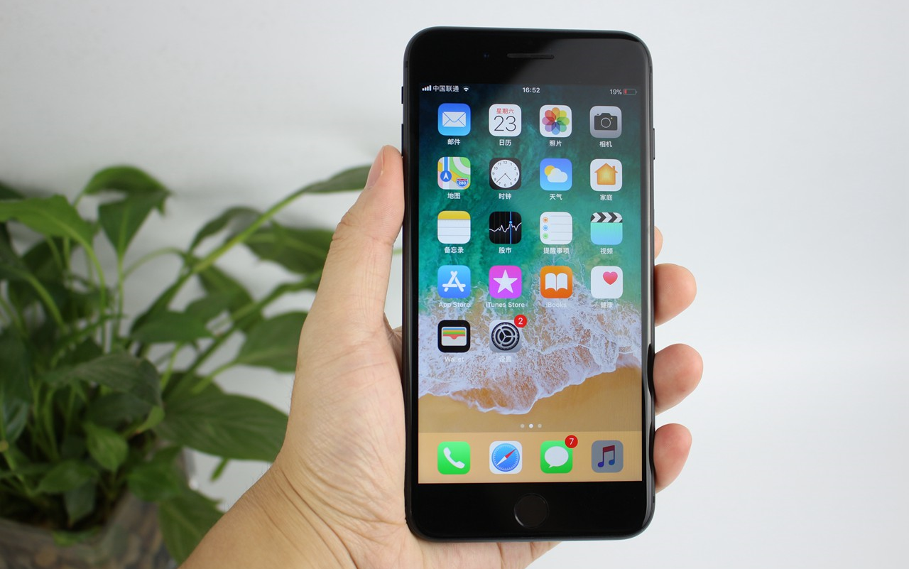 「大米评测」A11强无敌?iPhone8Plus快速体验评测(对比iPhone7Plus、一加5、Mate9)
