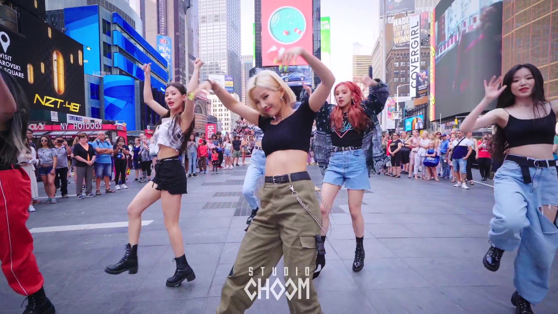 [图]【Gidle超清】uh oh ＋ LATATA（FLASHMOB in New York）