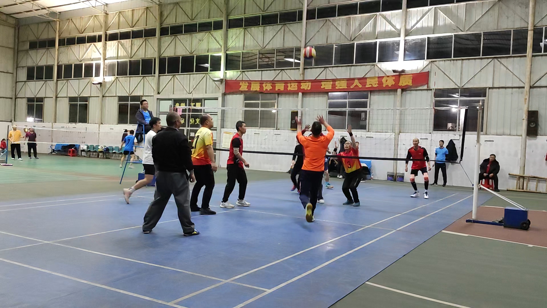国标气排球20231219寒冷冬夜也想去打打气排球