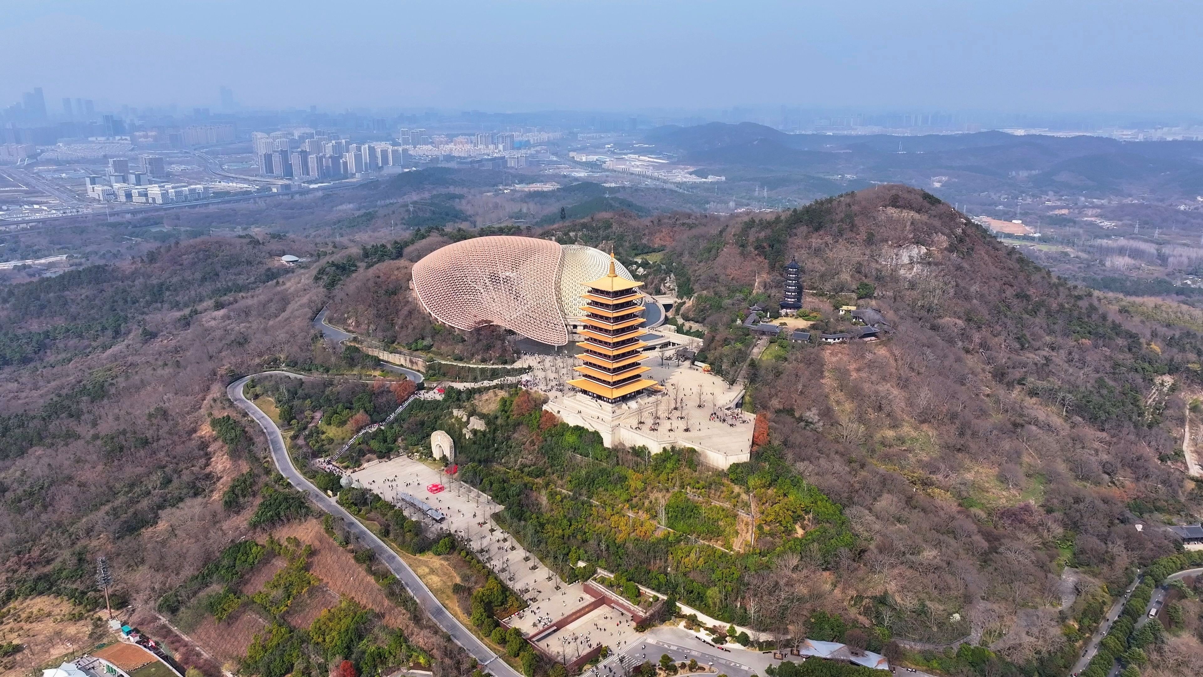 航拍南京牛首山的早春,古金陵四十八景之牛首烟岚果然名不虚传