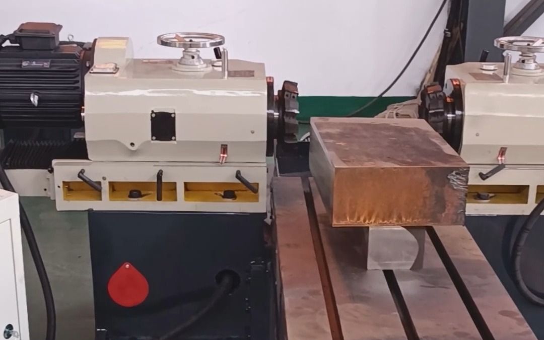 半自动双面铣床