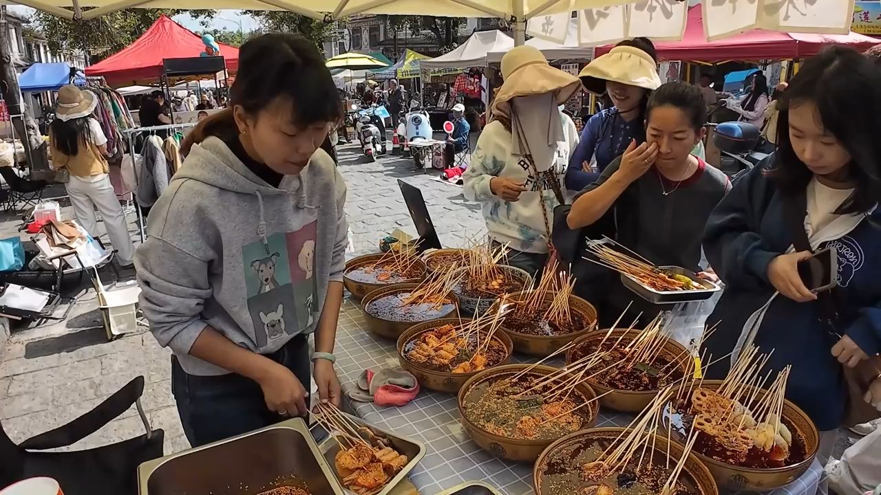 千年烟火三月街:探访苍山洱海边人潮汹涌的大理传统集市哔哩哔哩bilibili