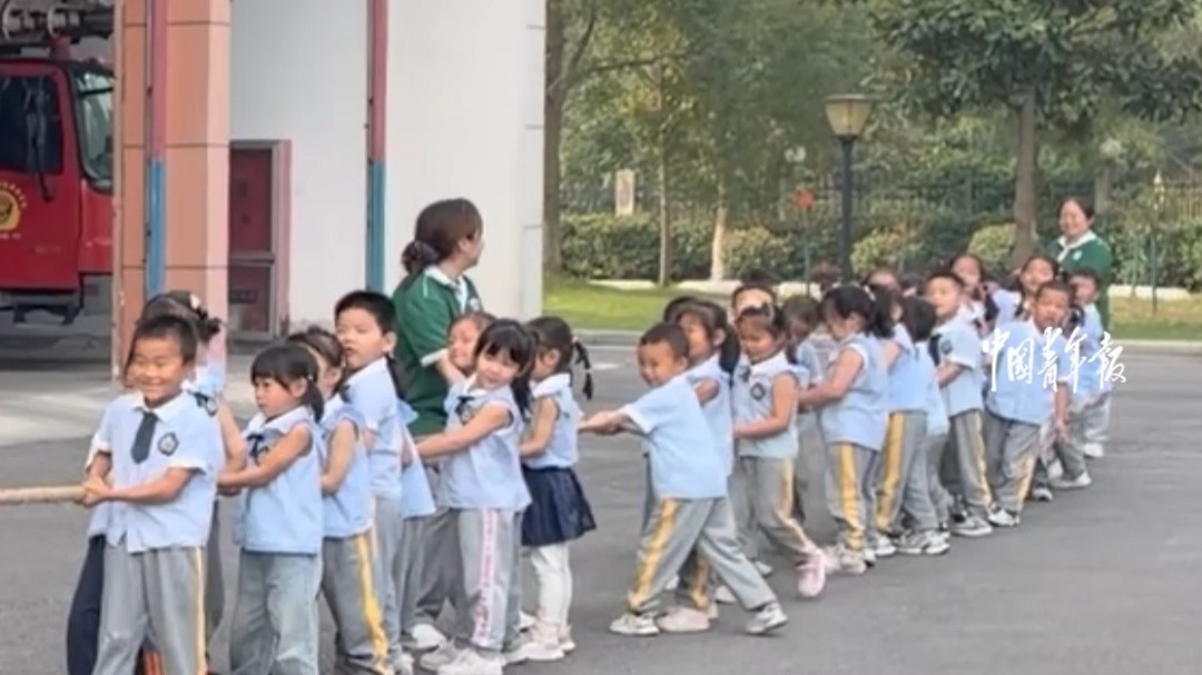 消防员：“不敢赢，怕哄不过来！”