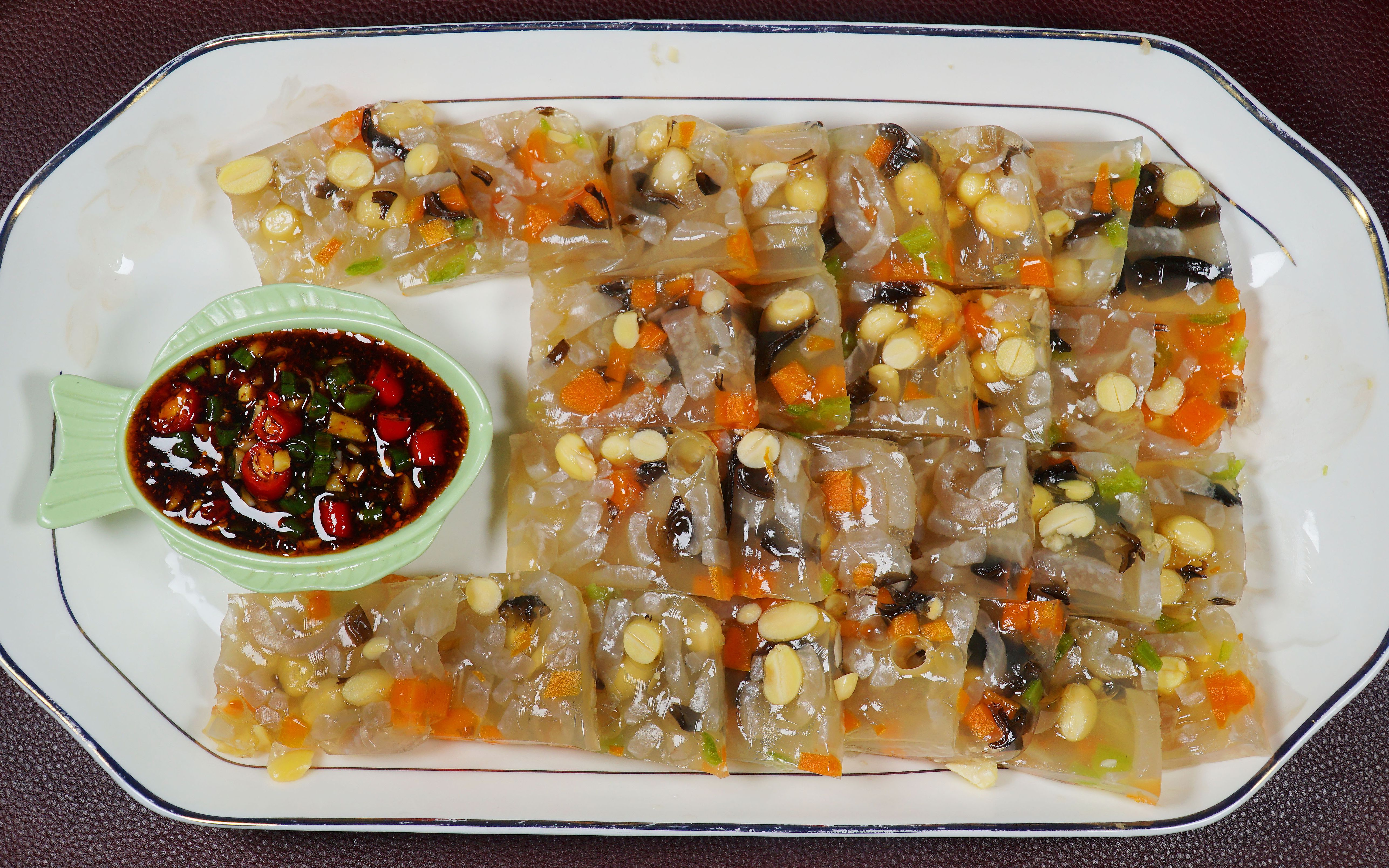 不要只在饭店吃肉皮冻了,自己这样做更健康美味