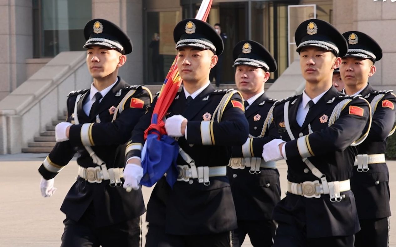 [图]全国各地公安机关举行升警旗仪式 庆祝第三个中国人民警察节