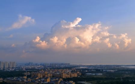 [图]多云转雷阵雨【额...其实是对面的雷阵雨】