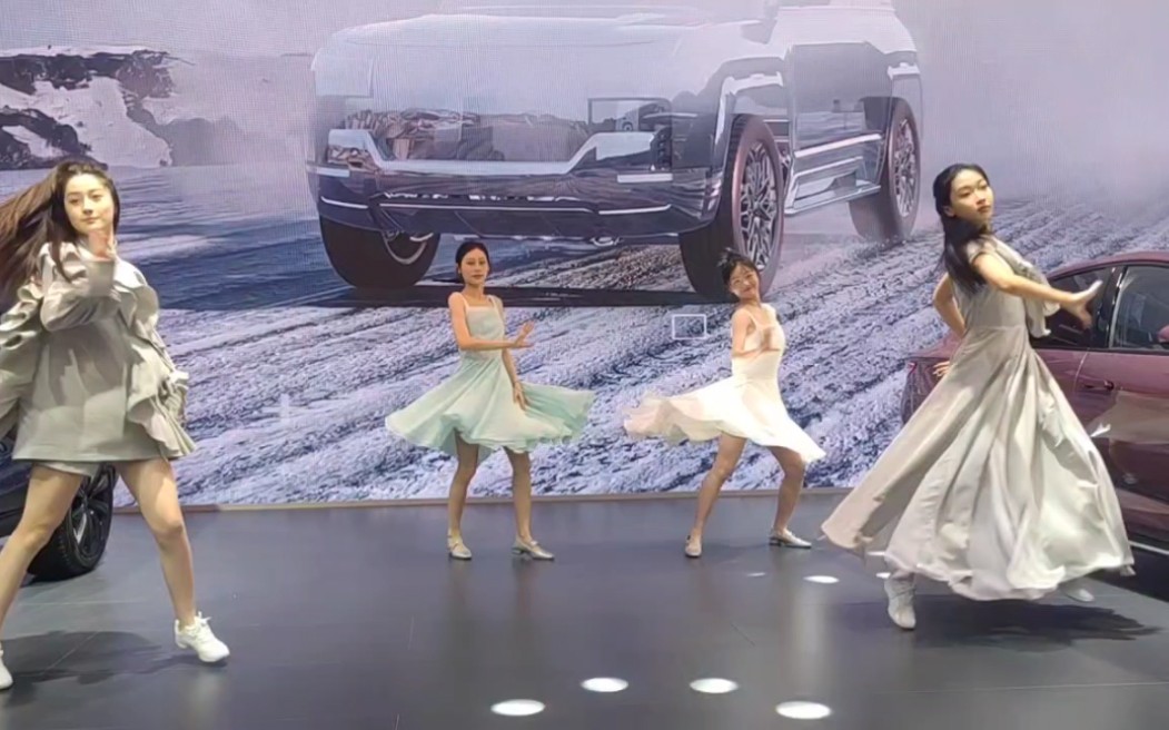 车展 #车展舞蹈 #大长腿 #完美身材 #靓妹靓车