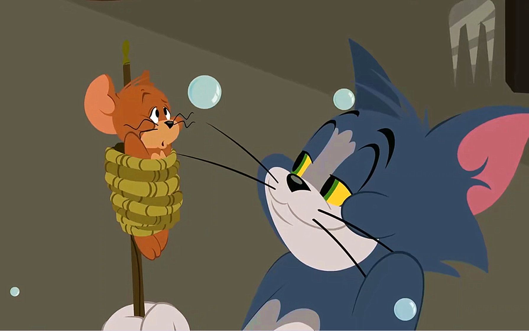 猫和老鼠:汤姆把杰瑞当成洗澡刷,杰瑞太无奈了