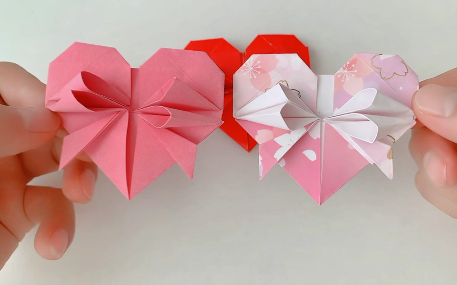 用彩纸折的立体爱心也太好了,你们学会了吗