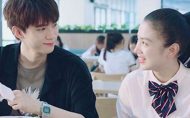 拜托了班长: 被三个校草追是总什么体验?_哔哩哔哩 (゜-゜)つロ 干杯~