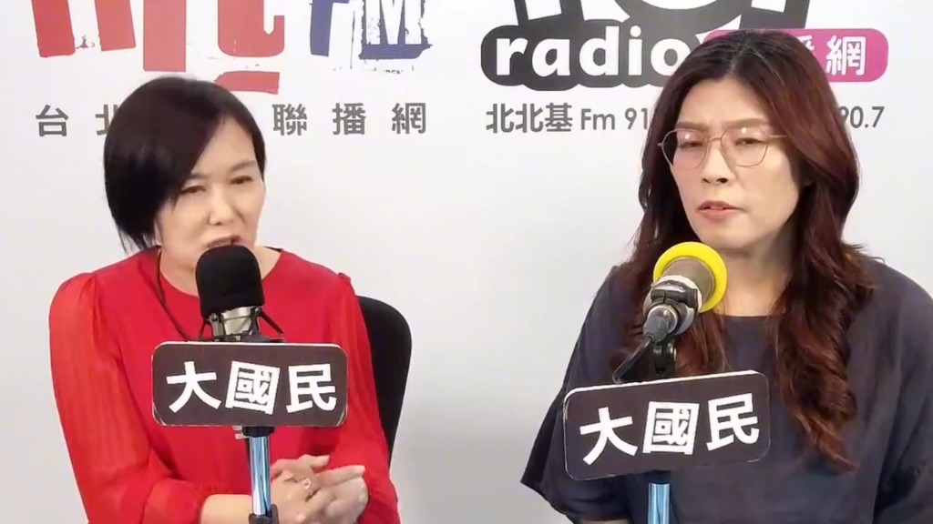 郑丽文点评"靠背哥"