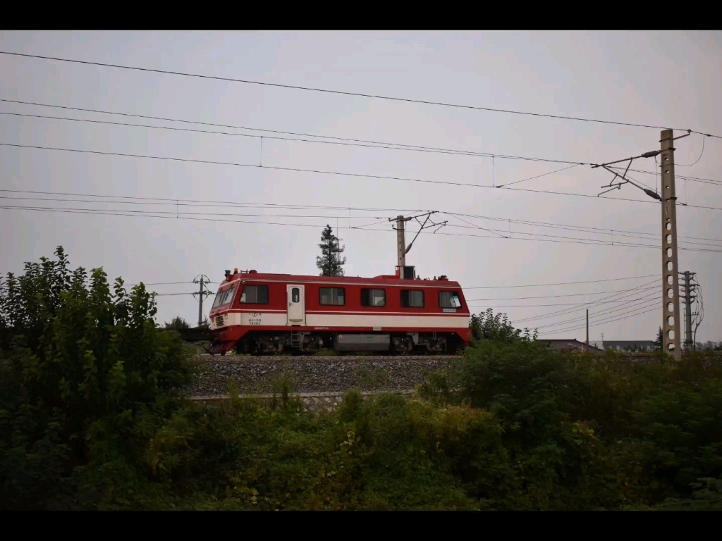 图片上局新长工务段秦岭270轨道车