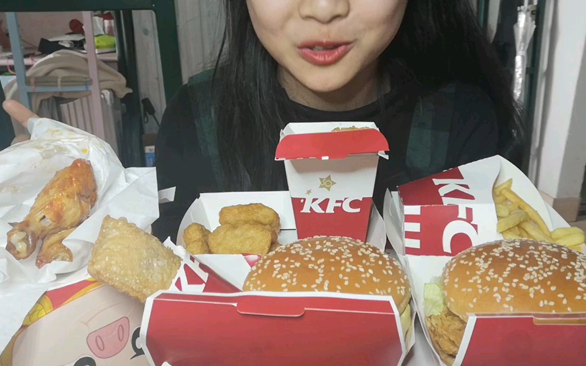 今天吃35元肯德基半价桶!【福建吃播】阿姨的日常 阿姨吃播 宿舍吃播