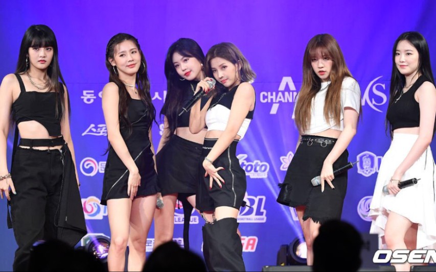 [图]【(G)I-DLE】191211 冷静处理音频错误《降速版Uh Oh+LATATA》 东亚体育大赏舞台