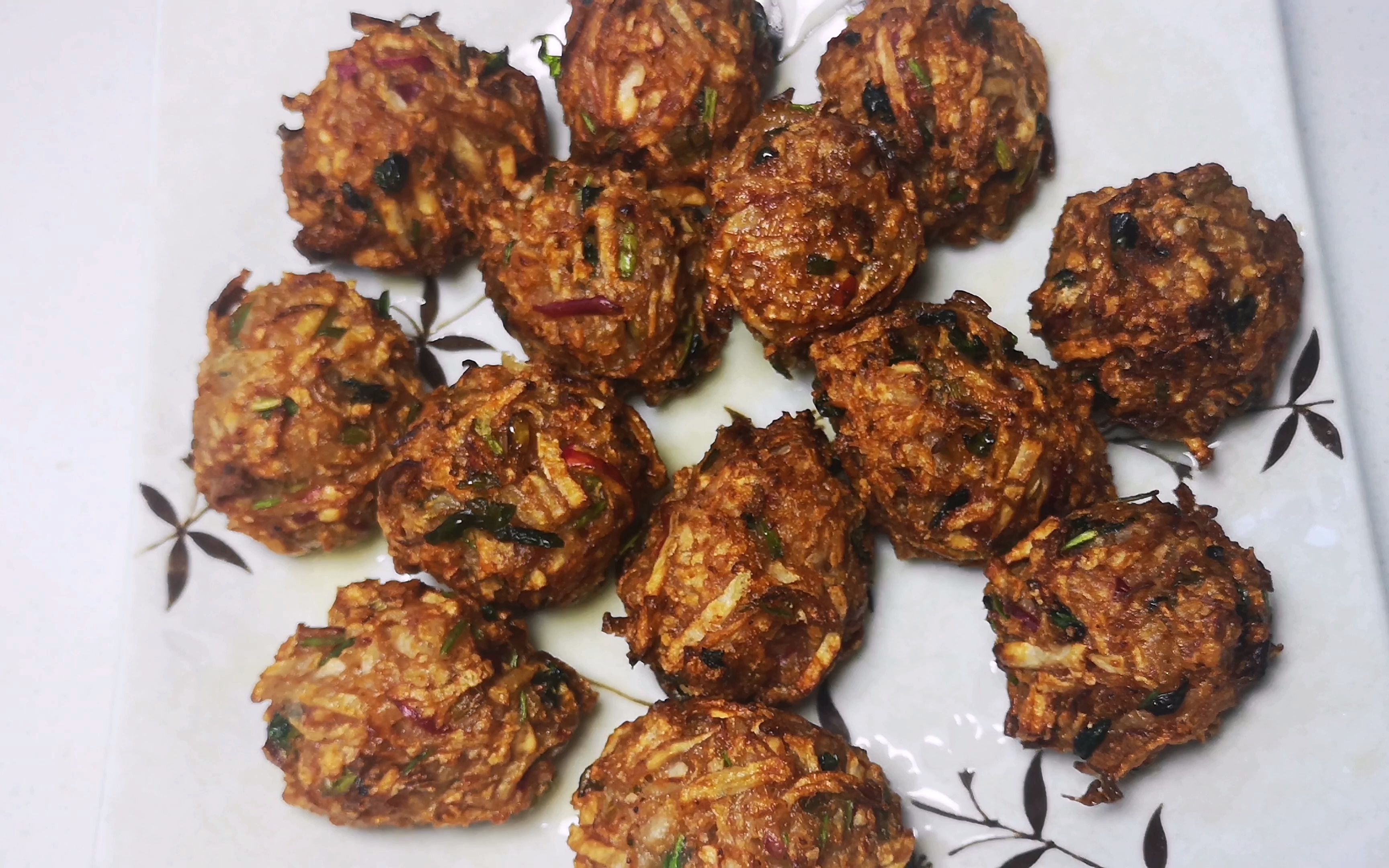 旱萝卜素丸子,外酥里嫩,味道独特,操作还简单,真是比肉都香