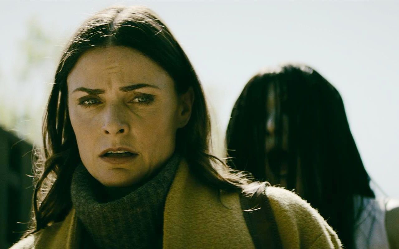 恐怖片,神秘住宅被诅咒,只要进入,就会恶灵缠身,直至惨死