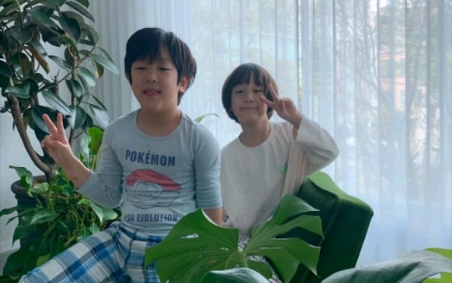 书言书俊言哥和嘟嘟文女士ins双胞胎日常