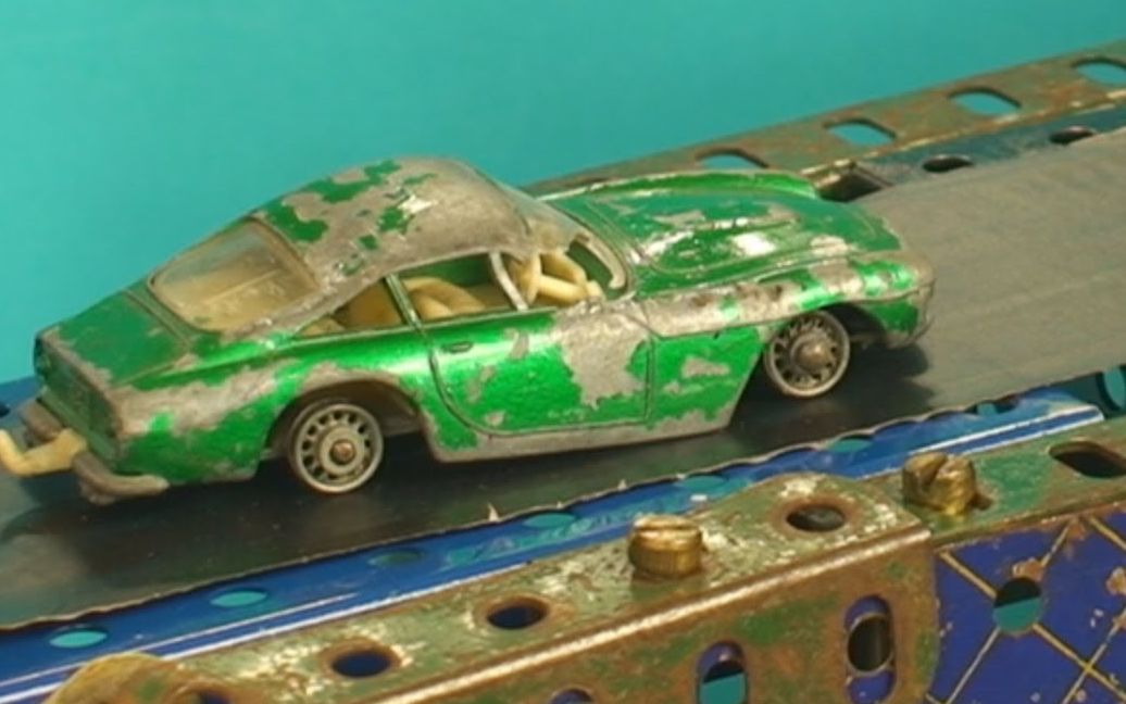 神奇的时光之门,可以看到损坏玩具车曾经的模样,真是太厉害了!