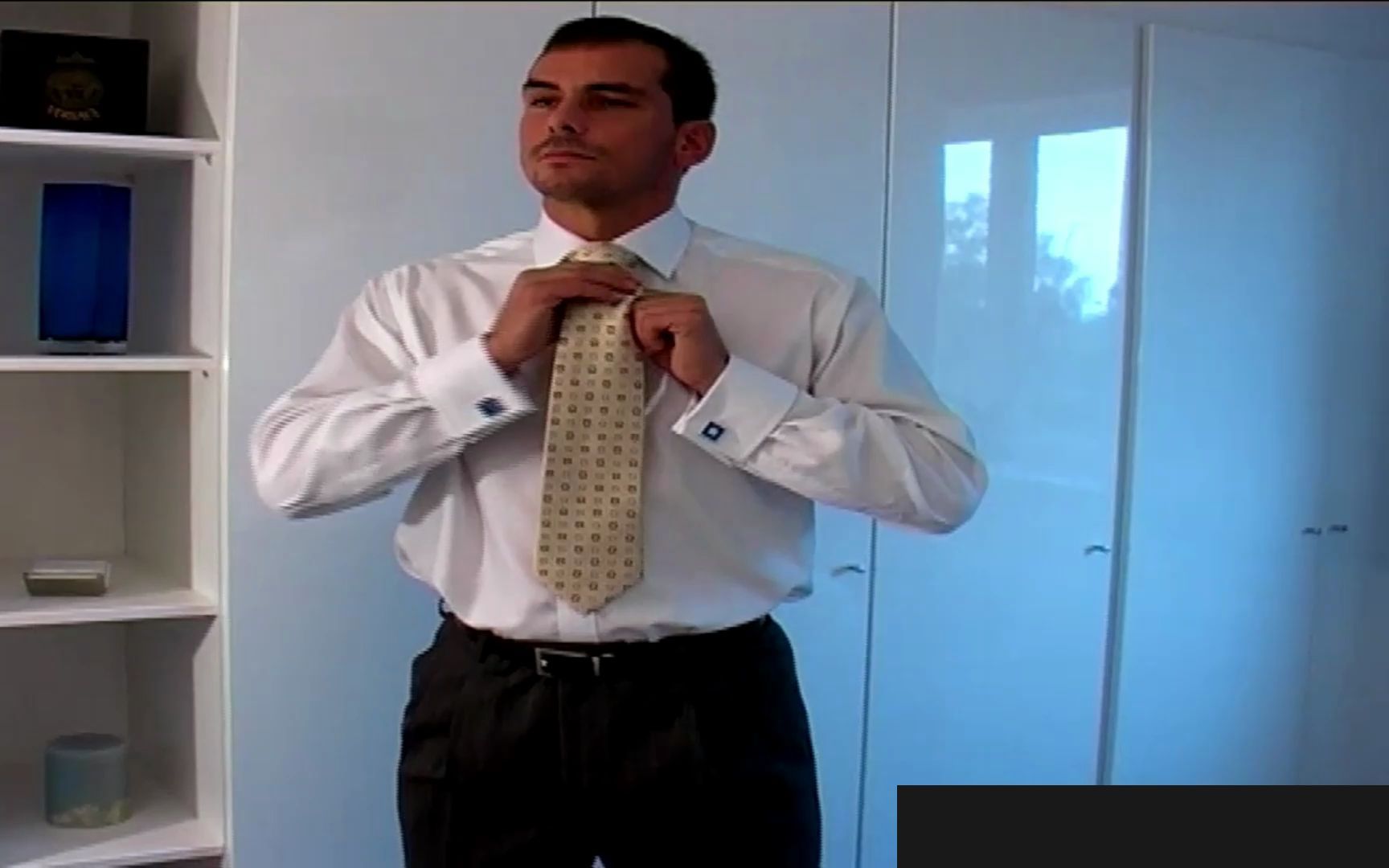 古早gvmenatplay家帅哥教你系领带正装穿搭