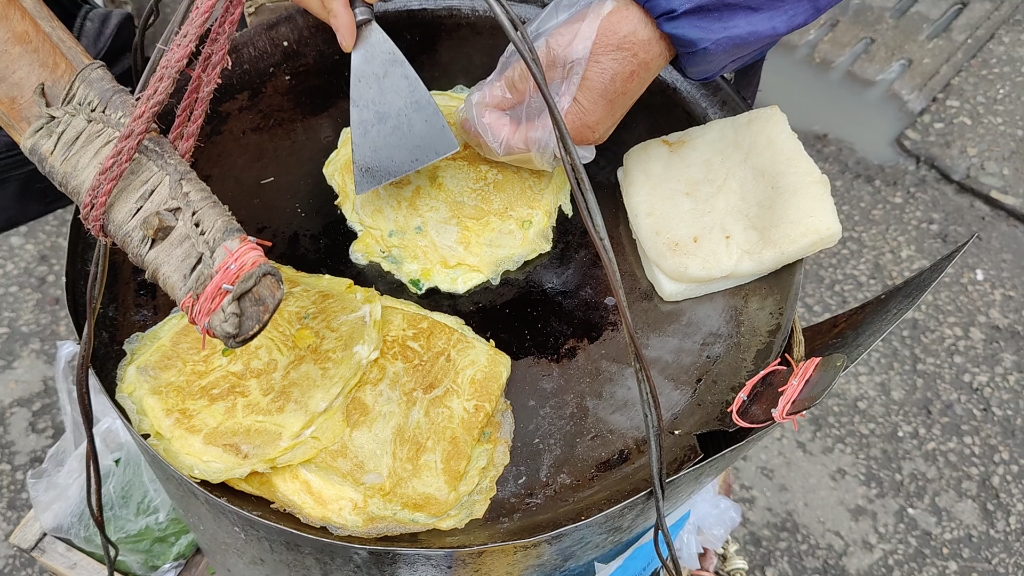台州美食!糯叽叽的鸡蛋麻糍!你猜猜多少钱一个