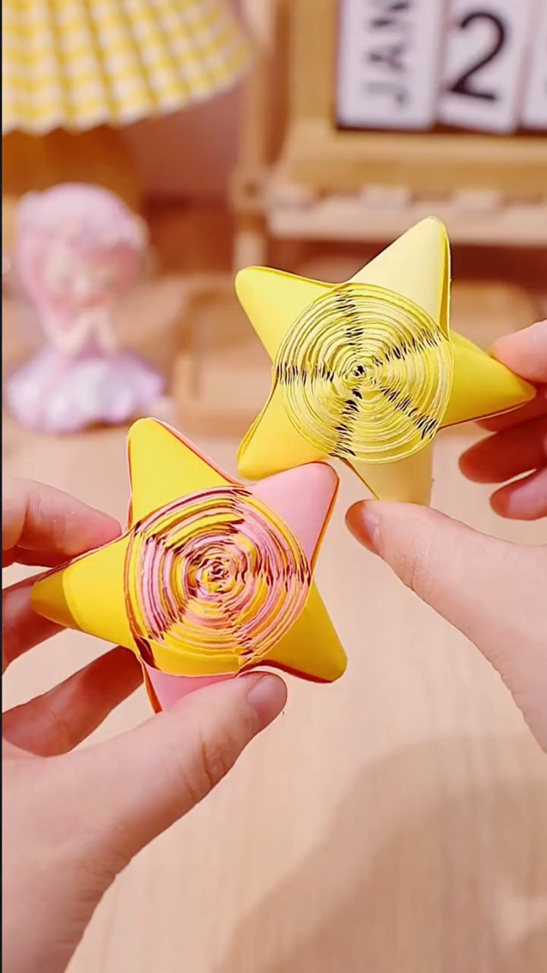 来一颗超大的幸运星,层层叠叠的星星神奇又漂亮,快艾特你的臭宝给你折