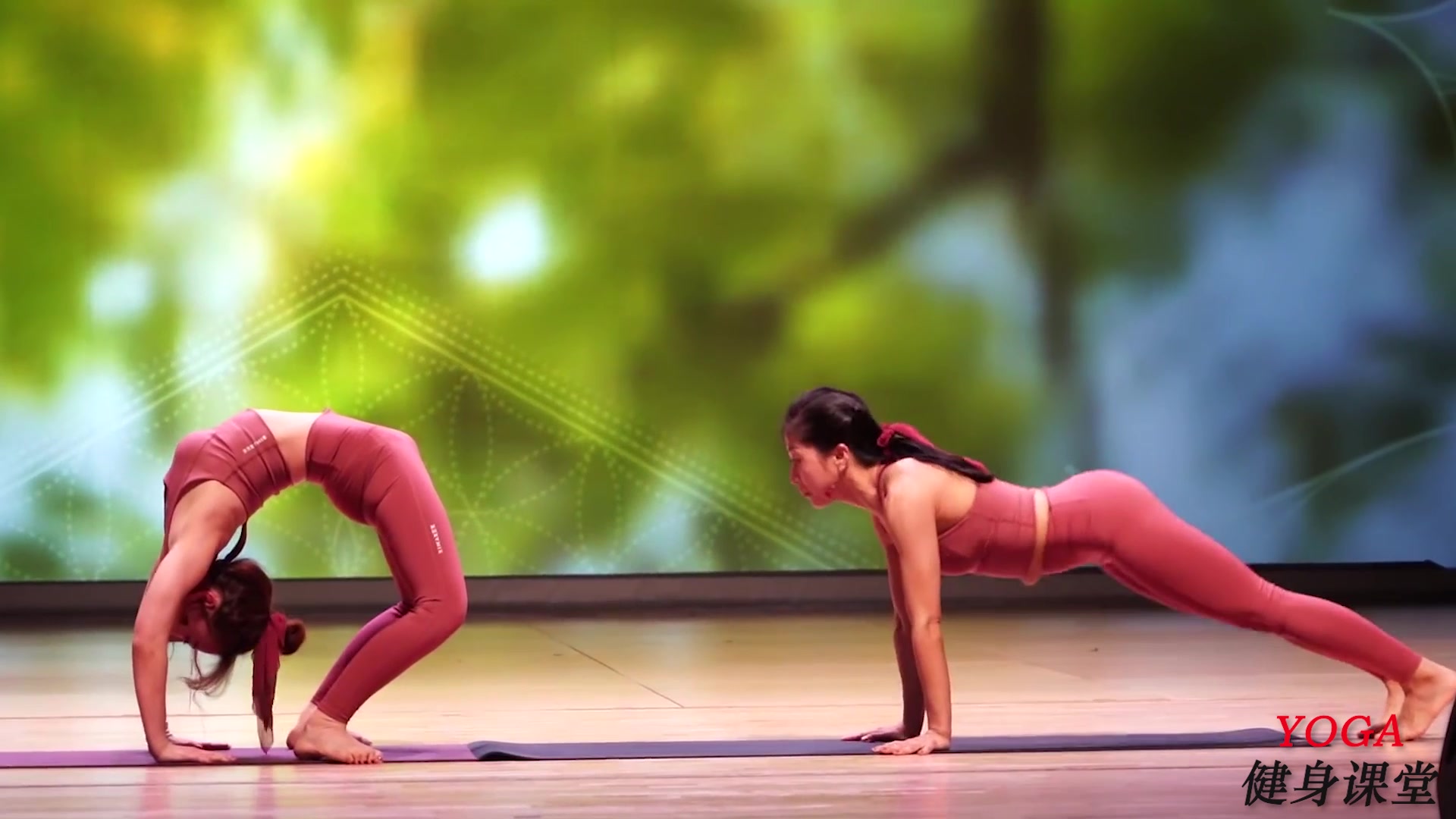 双人瑜伽,精准又到位的头部倒立,高难度静态伸展,缓解疼痛灵活双肩