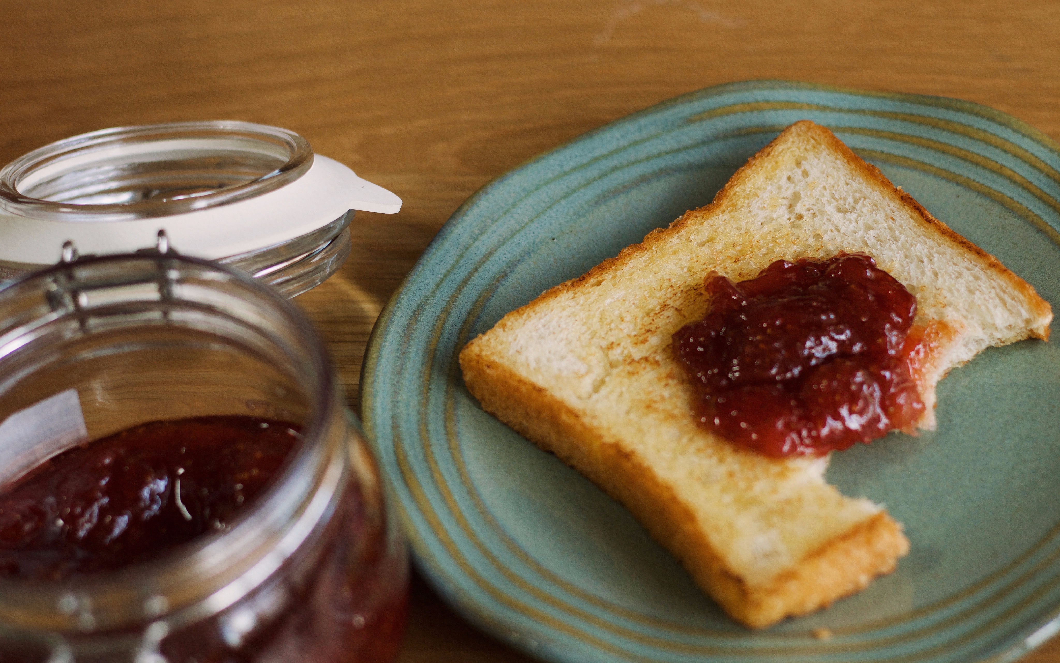 抓住季节的尾巴/草莓酱吐司/自制草莓酱/复刻昨日的美食/跟剧学做菜