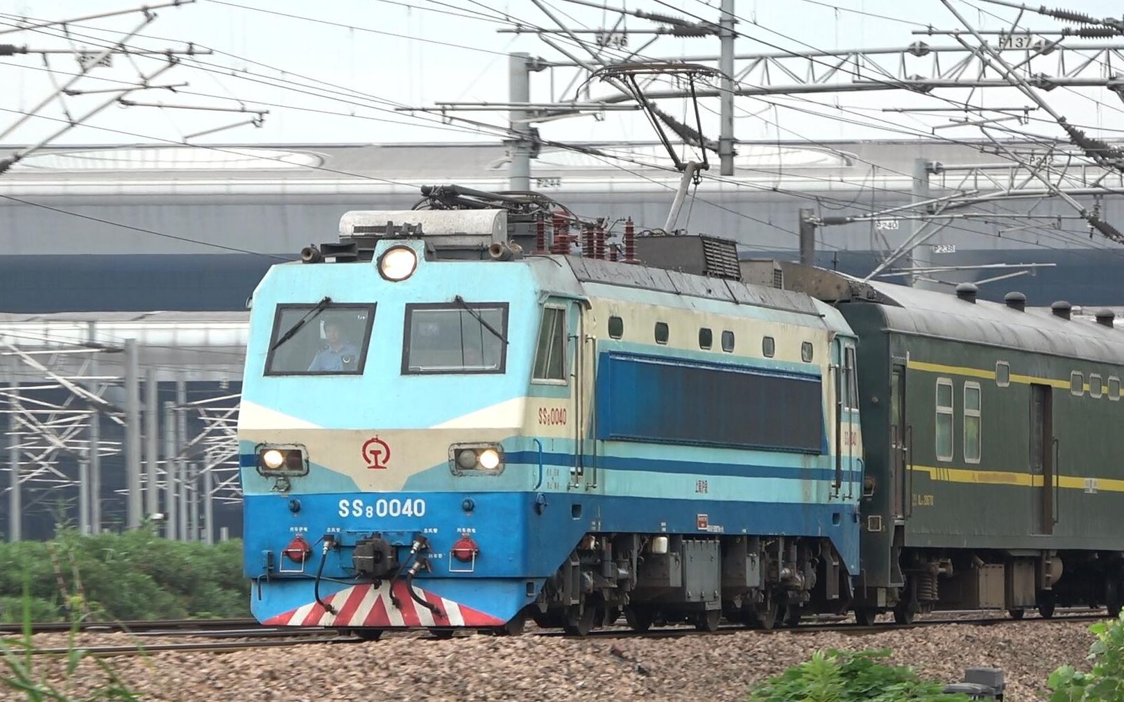 机车户口上局沪段ss80040牵引k71次上海南重庆北通过沪昆线k196km