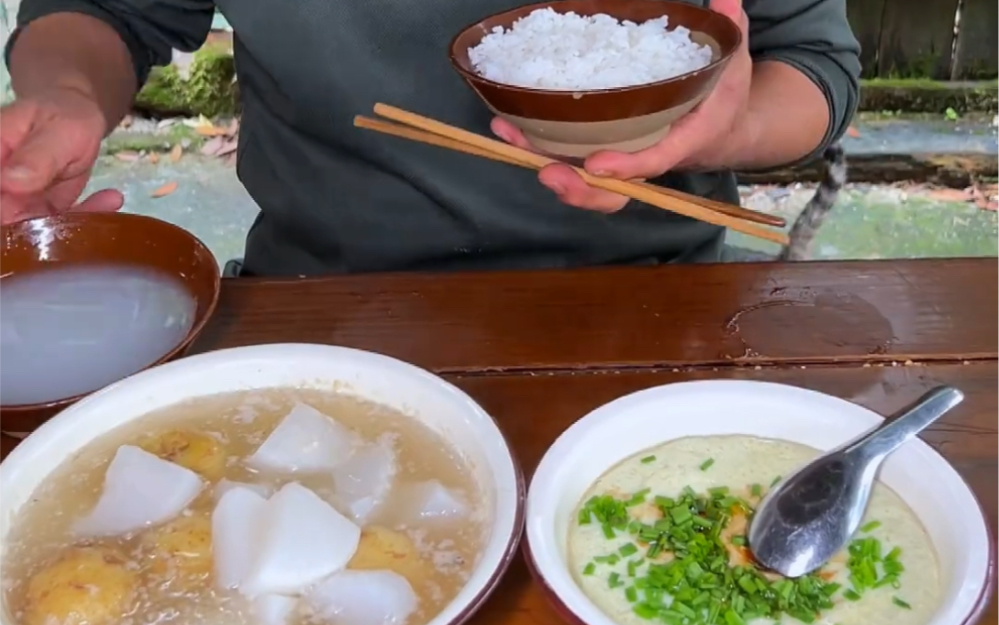 以前没有电饭煲都是用的木桶蒸饭,粒粒分明,白发都要吃上两碗.哔哩哔哩bilibili