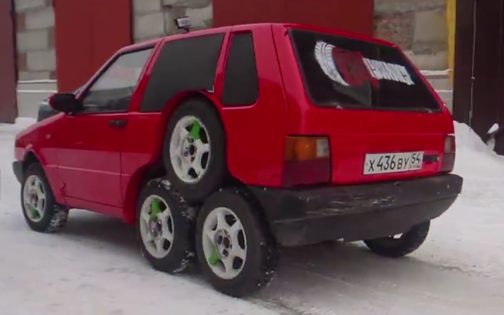 8个轮子的轿车,太奇葩看的我眼花,你猜有何用