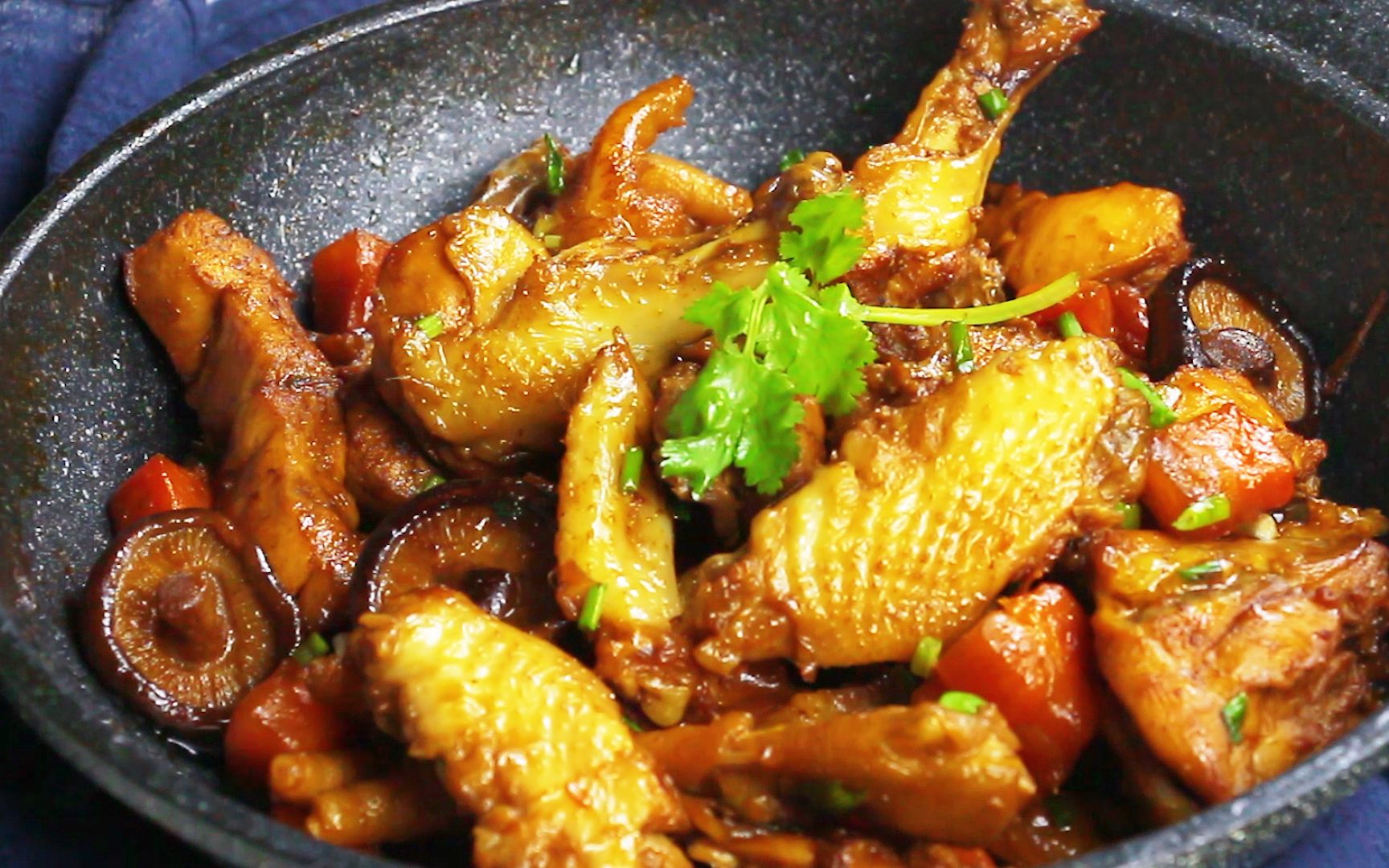 吃红烧鸡20多年,家常菜简单一做,香嫩鸡肉一锅不够吃,太香了