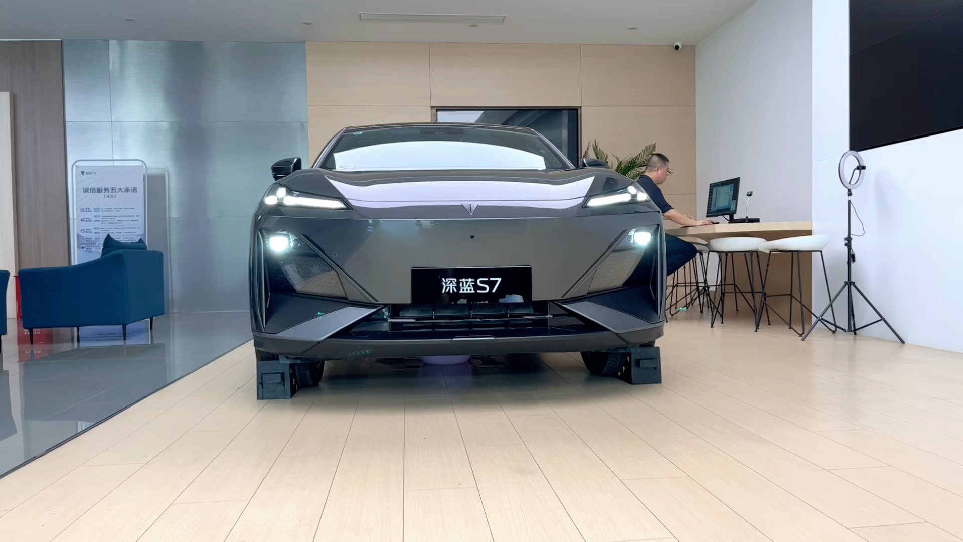 长安深蓝s7,两款颜色,哪款好看呢?