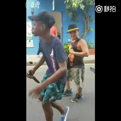 两个中二青年街头RAP,魔性!哔哩哔哩bilibili