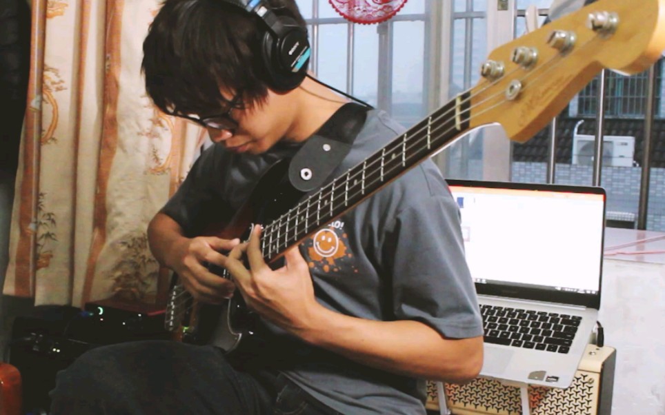 [图]生命是一场绚烂的浪费！Bass cover 白色海岸 - All The Way Out