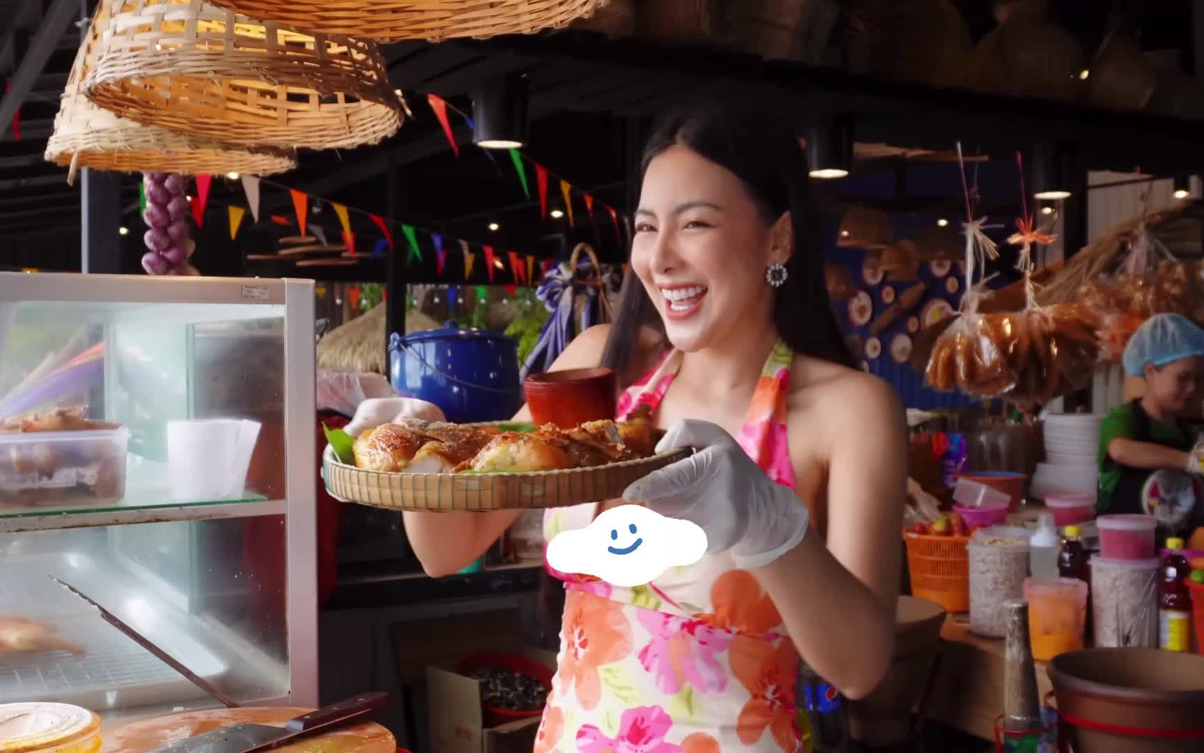 泰国知名网红烤鸡店,美女老板娘酷似女明星,生意好到爆棚