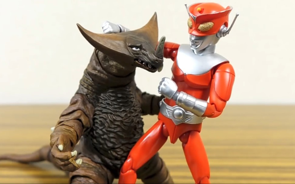 【转载】雷欧桑 haf 红超人 英雄可动人偶 evolution