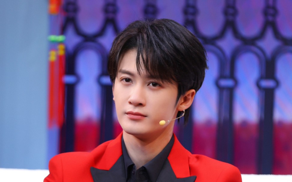 【mic男团】檀健次 《下一站春晚》热舞 比心!