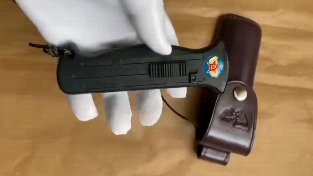 欣赏99式飞行员伞刀