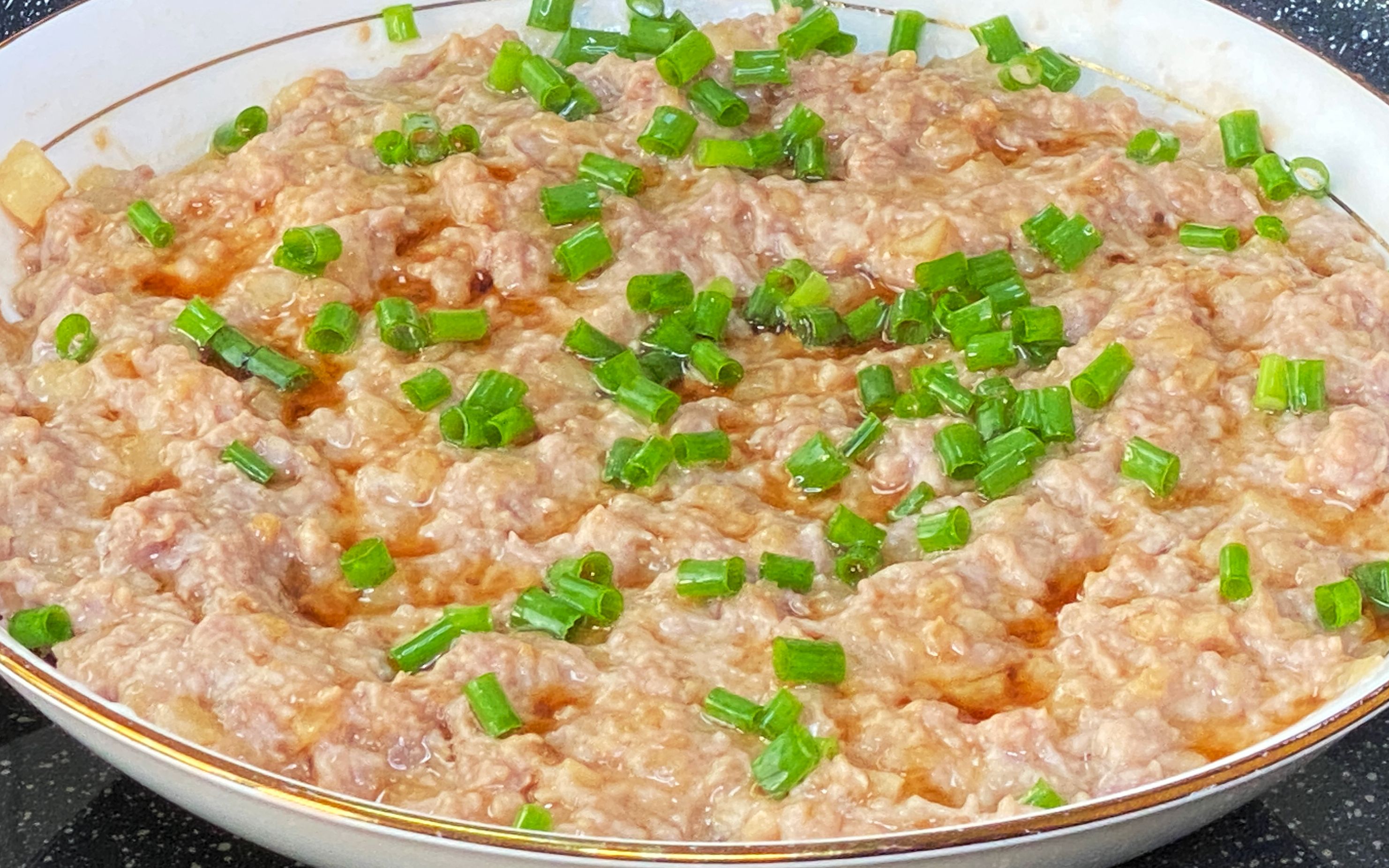 猪肉蒸马蹄,猪肉鲜嫩爽滑和马蹄的清脆爽口,好吃又不腻,太赞了