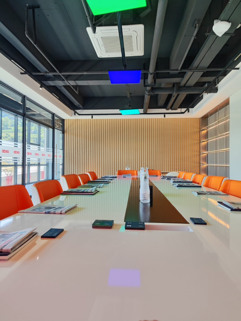 ukoo会议室,会议室照明的极致典范!