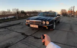 Скачать видео: 浓郁英伦风情 1998捷豹Jaguar XJ X308 4.0L V8 第一视角驾驶