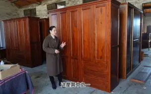 Télécharger la video: 粉丝朋友定制的全柚木五门衣柜之二