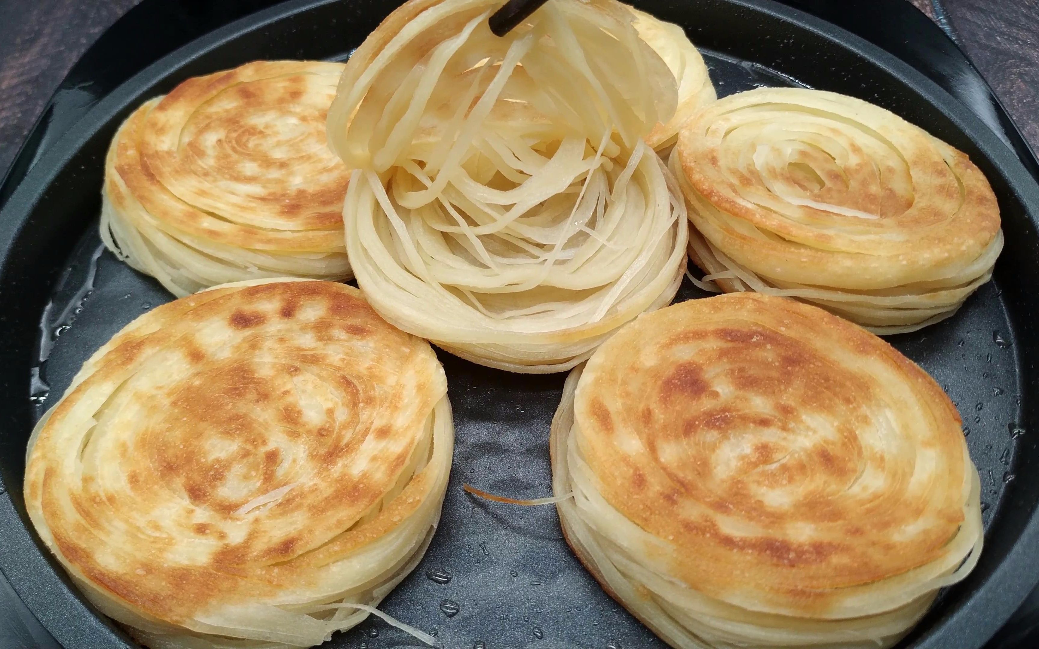金丝饼家常做法,划一划,抻一抻,个个千丝万缕焦香酥脆,真好吃