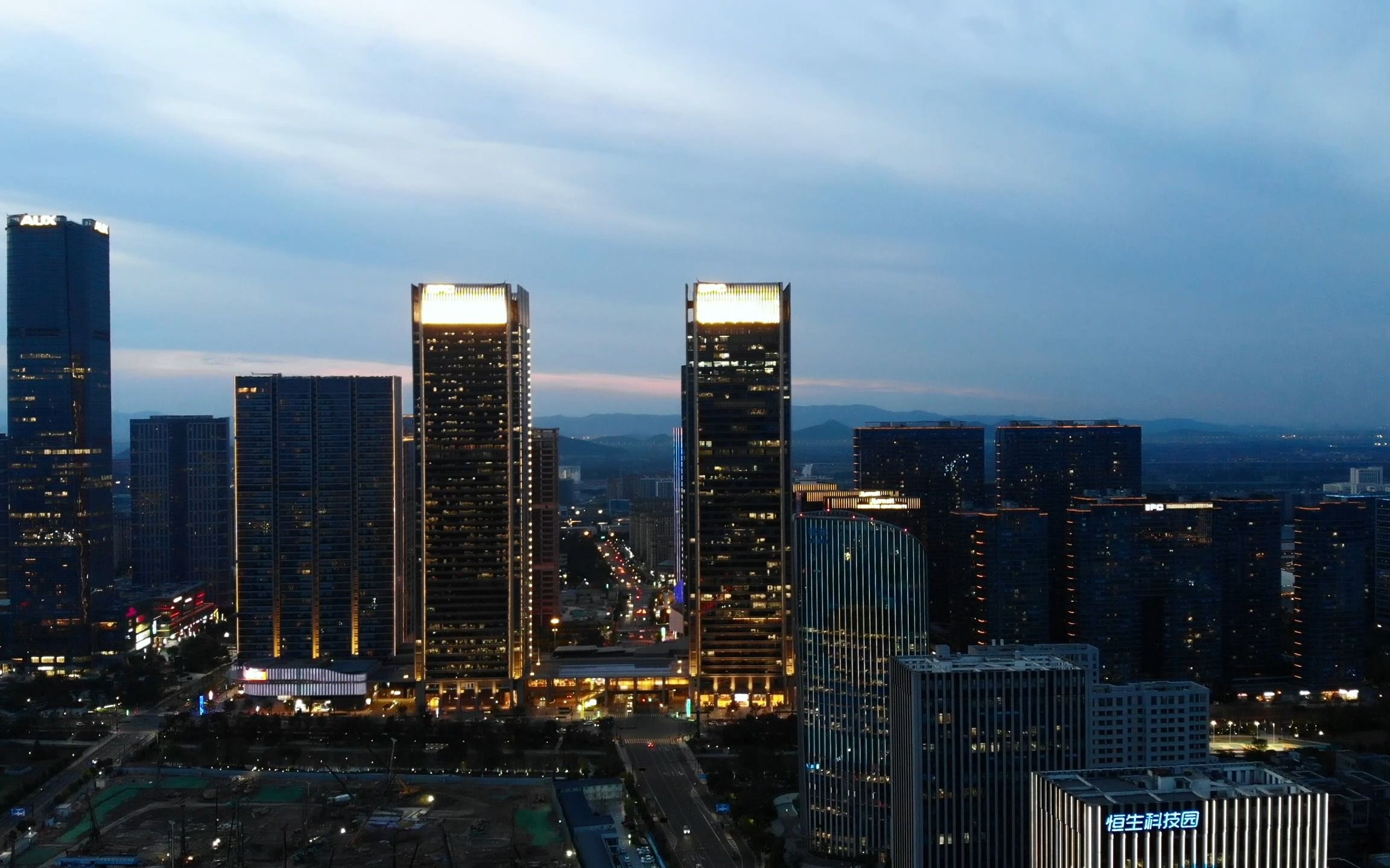 新手大疆无人机御air1惊险试飞杭州欧美金融城差点炸机