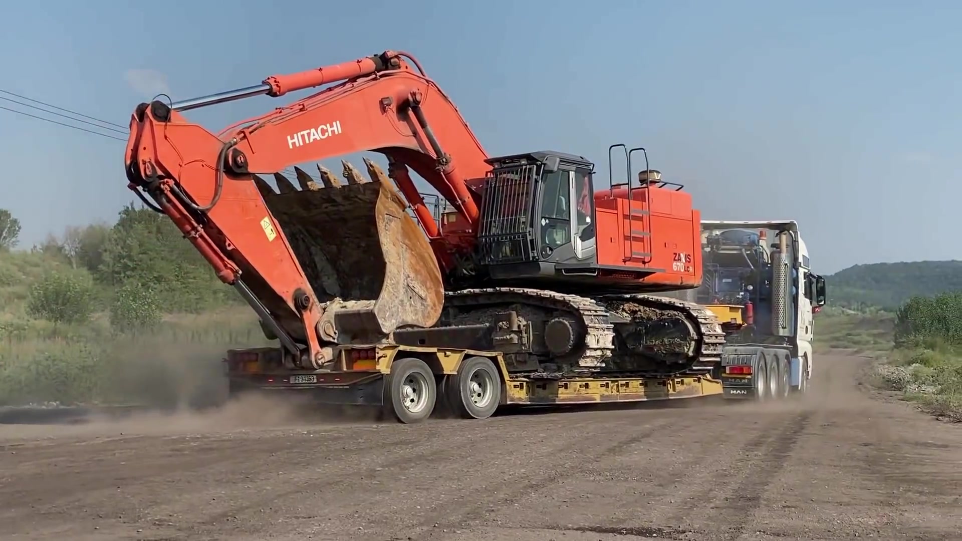 运输日立lc670挖掘机