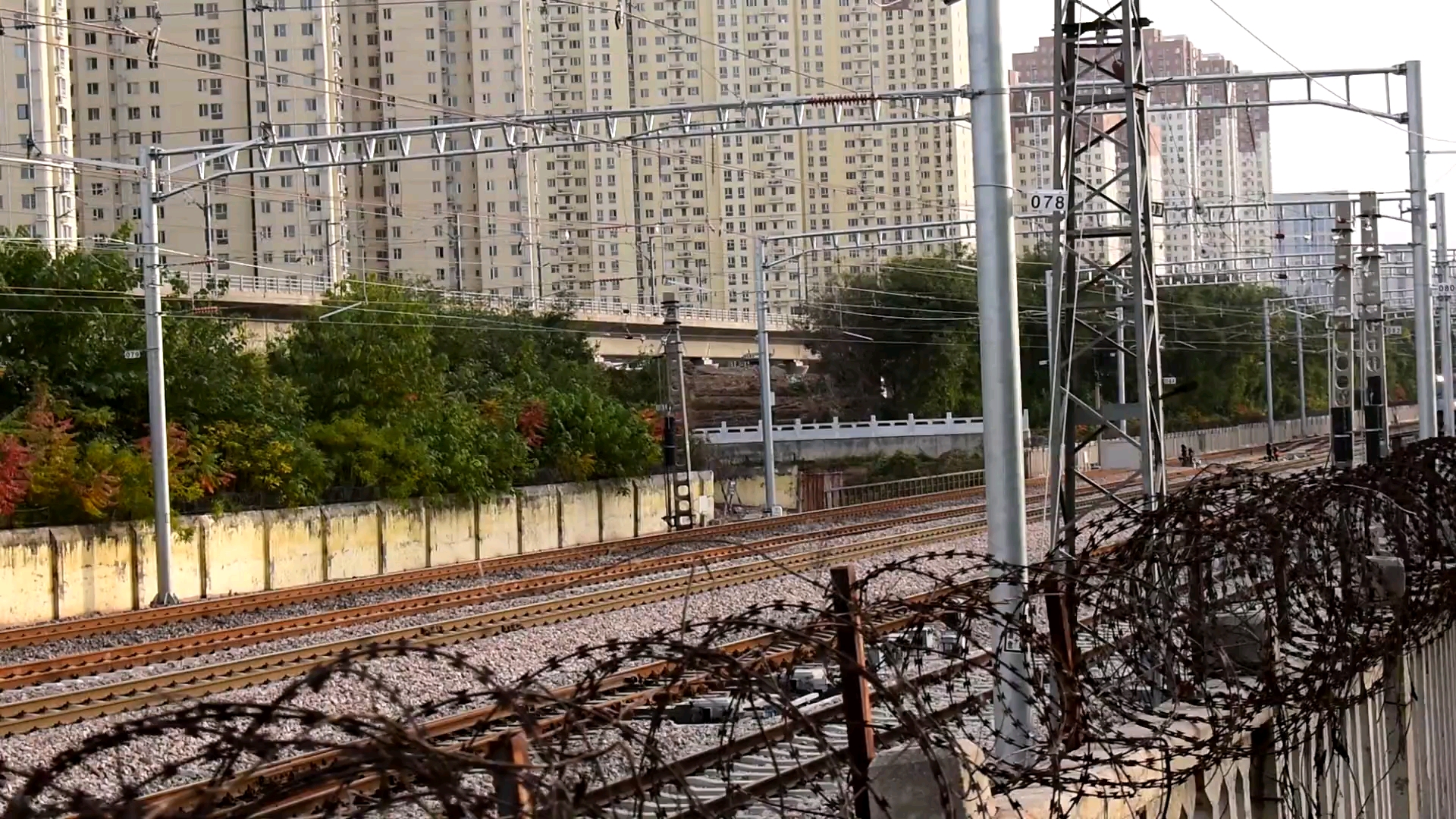 上行列车k938通过柳辛庄站