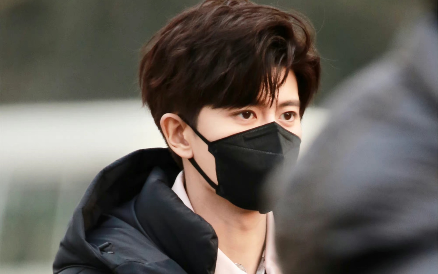 2022120北京任嘉伦春晚彩排下班生图好能打