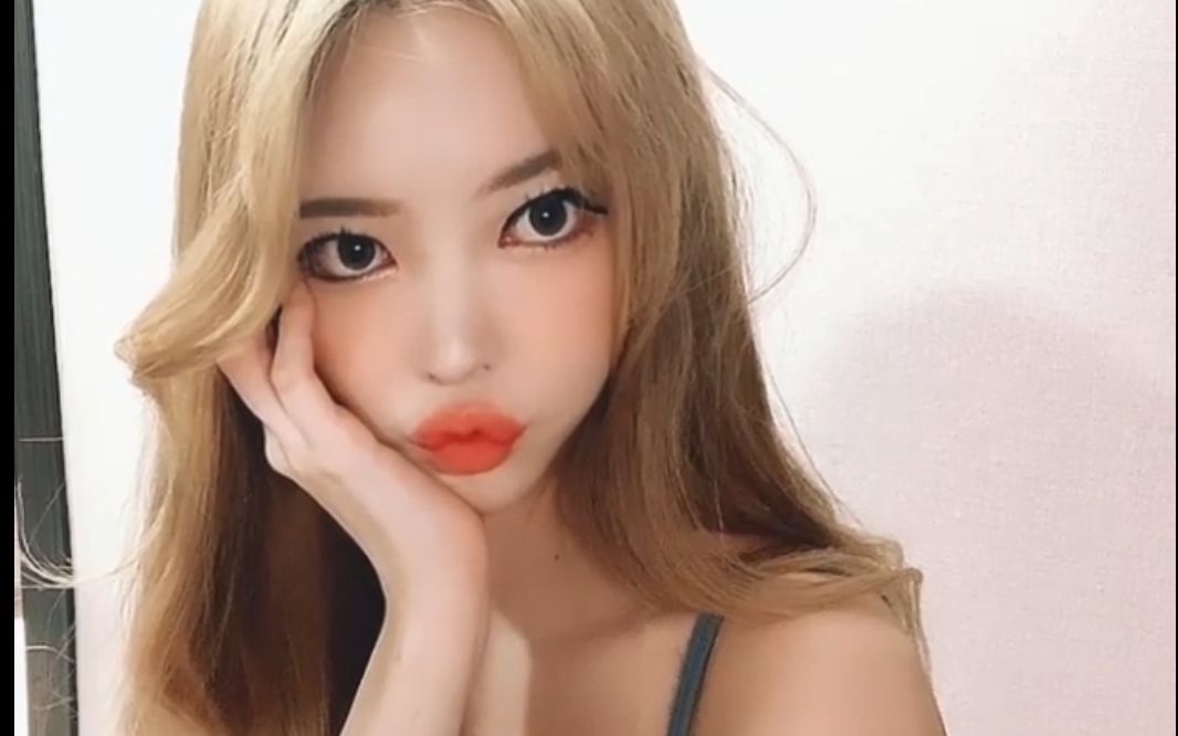 【阿英ins 更新】 今天的头发真好07 祝大家中秋节快乐!