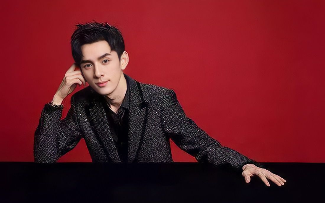 口红一哥李佳琦,直播言论惹争议掉粉百万,哭诉道歉网友不买账